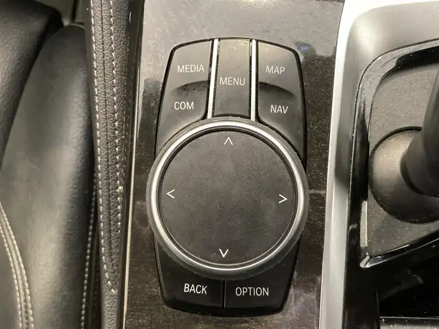 ＢＭＷ ５３０ｉ ツーリング Mスポーツ 熊本県 2022(令4)年 3.2万km アルピンホワイトⅢ ・スマートキー/・プッシュスタート/・ハイビームアシスト/・インテリジェントセーフティ/・PDC自動起動/・アクティブPDC緊急ブレーキ/・パーキングアシスト/・注意喚起アシスタント/・クルーズコントロール(追従式)/・黒革シート/・前席パワーシート/・全席シートヒーター/・純正メモリナビ/　【Bluetooth・USB・AppleCarPlay・AndroidAuto】/・フルセグTV/・バックカメラ/・ETC/・ドライブレコーダー(前後録画)/・ワイヤレス充電/・パワーバックドア/・LEDヘッドランプ/・純正マット