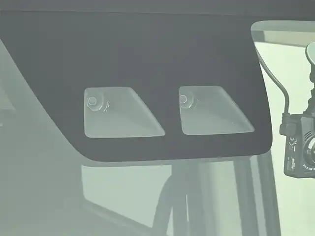 トヨタ ルーミー X S 道央・札幌 2019(平31)年 2.2万km ブライトシルバーM ・４ＷＤ/・寒冷地仕様/・ケンウッドナビ/・ドライブレコーダー/・衝突軽減ブレーキ/・横滑り防止機能/・クリアランスソナー/・ワンセグＴＶ＆ＦＭ＆ＡＭ/・アイドリングストップ/・オートライト/・オートハイビーム/・スマートキー＆プッシュスタート/・アルミホイール/・純正フロアマット/・スペアキー/・純正エンジンスターター/・片側パワースライドドア/・ドアバイザー/・エアコン/・ヘッドライトレベライザー