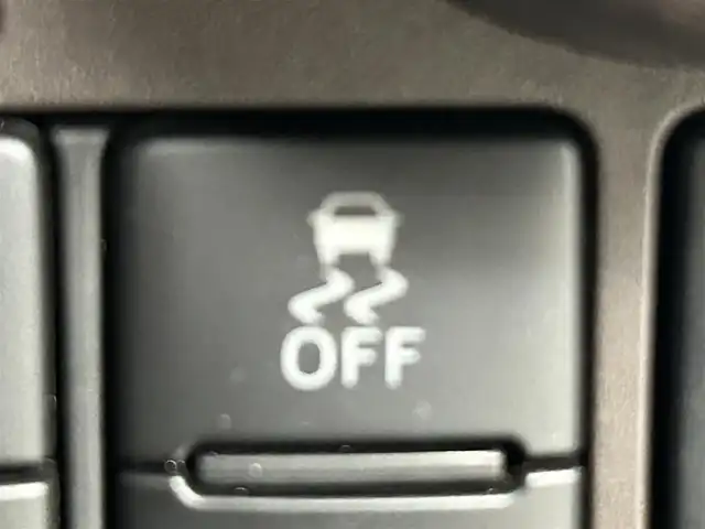 トヨタ ルーミー X S 道央・札幌 2019(平31)年 2.2万km ブライトシルバーM ・４ＷＤ/・寒冷地仕様/・ケンウッドナビ/・ドライブレコーダー/・衝突軽減ブレーキ/・横滑り防止機能/・クリアランスソナー/・ワンセグＴＶ＆ＦＭ＆ＡＭ/・アイドリングストップ/・オートライト/・オートハイビーム/・スマートキー＆プッシュスタート/・アルミホイール/・純正フロアマット/・スペアキー/・純正エンジンスターター/・片側パワースライドドア/・ドアバイザー/・エアコン/・ヘッドライトレベライザー