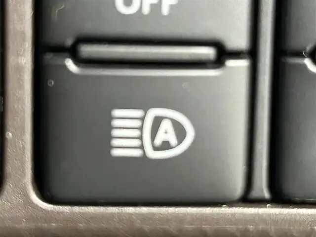 トヨタ ルーミー X S 道央・札幌 2019(平31)年 2.2万km ブライトシルバーM ・４ＷＤ/・寒冷地仕様/・ケンウッドナビ/・ドライブレコーダー/・衝突軽減ブレーキ/・横滑り防止機能/・クリアランスソナー/・ワンセグＴＶ＆ＦＭ＆ＡＭ/・アイドリングストップ/・オートライト/・オートハイビーム/・スマートキー＆プッシュスタート/・アルミホイール/・純正フロアマット/・スペアキー/・純正エンジンスターター/・片側パワースライドドア/・ドアバイザー/・エアコン/・ヘッドライトレベライザー