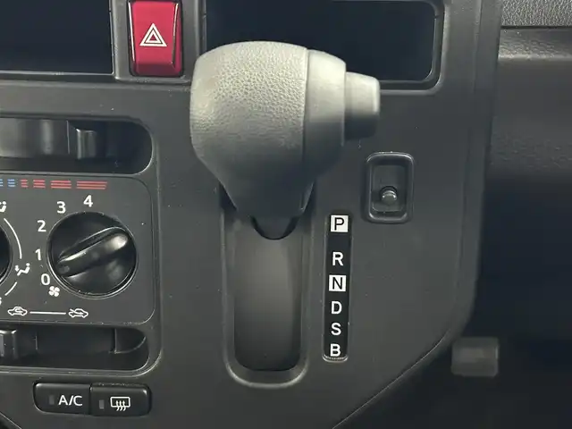 トヨタ ルーミー X S 道央・札幌 2019(平31)年 2.2万km ブライトシルバーM ・４ＷＤ/・寒冷地仕様/・ケンウッドナビ/・ドライブレコーダー/・衝突軽減ブレーキ/・横滑り防止機能/・クリアランスソナー/・ワンセグＴＶ＆ＦＭ＆ＡＭ/・アイドリングストップ/・オートライト/・オートハイビーム/・スマートキー＆プッシュスタート/・アルミホイール/・純正フロアマット/・スペアキー/・純正エンジンスターター/・片側パワースライドドア/・ドアバイザー/・エアコン/・ヘッドライトレベライザー