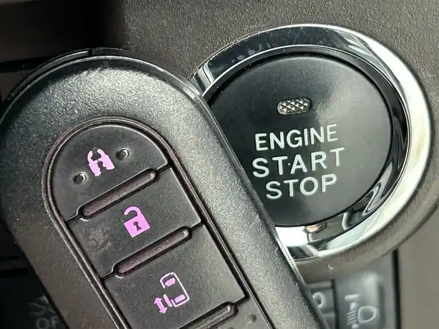 トヨタ ルーミー X S 道央・札幌 2019(平31)年 2.2万km ブライトシルバーM ・４ＷＤ/・寒冷地仕様/・ケンウッドナビ/・ドライブレコーダー/・衝突軽減ブレーキ/・横滑り防止機能/・クリアランスソナー/・ワンセグＴＶ＆ＦＭ＆ＡＭ/・アイドリングストップ/・オートライト/・オートハイビーム/・スマートキー＆プッシュスタート/・アルミホイール/・純正フロアマット/・スペアキー/・純正エンジンスターター/・片側パワースライドドア/・ドアバイザー/・エアコン/・ヘッドライトレベライザー