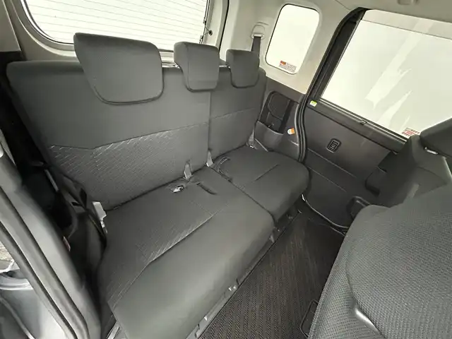 トヨタ ルーミー X S 道央・札幌 2019(平31)年 2.2万km ブライトシルバーM ・４ＷＤ/・寒冷地仕様/・ケンウッドナビ/・ドライブレコーダー/・衝突軽減ブレーキ/・横滑り防止機能/・クリアランスソナー/・ワンセグＴＶ＆ＦＭ＆ＡＭ/・アイドリングストップ/・オートライト/・オートハイビーム/・スマートキー＆プッシュスタート/・アルミホイール/・純正フロアマット/・スペアキー/・純正エンジンスターター/・片側パワースライドドア/・ドアバイザー/・エアコン/・ヘッドライトレベライザー