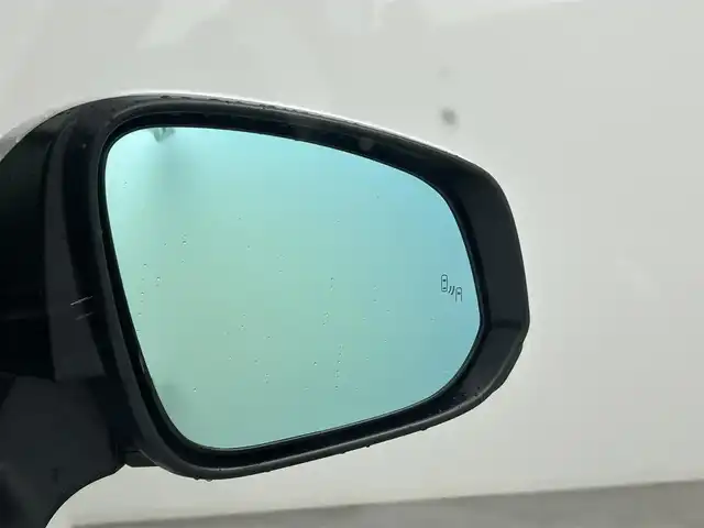 トヨタ アルファードハイブリット エグゼクティブ ラウンジ 千葉県 2023(令5)年 2.2万km プラチナホワイトパールマイカ 禁煙車/ワンオーナー/トヨタセーフティセンス/・プリクラッシュセーフティ/・プリクラッシュセーフティブレーキ/・クリアランスソナー/・レーンディパーチャーアラート/・ブラインドスポットモニター/・ヘッドアップディスプレイ/・レーダークルーズコントロール/・パーキングアシスト/左右独立ツインガラスルーフ/純正１３型フリップダウンモニター/JBLプレミアムサウンド/両側パワースライドドア/パワーバックドア/純正14インチディスプレイオーディオ（ナビ付き）/・USB/Bluetooth/フルセグTV/・全方位カメラ/・ビルトインETC2.0/・デジタルインナーミラー/革巻きステアリング/・ステアリングスイッチ/・ステアリングヒーター/・パドルシフト/レザーシート/・DNセカンドパワーシート/・D席メモリ付き/・DNセカンドシートヒーター/・DNセカンドエアーシート/置くだけ充電/AC100電源/純正フロアマット/純正１９インチAW/オートライト/・オートマチックハイビーム/・三眼LEDヘッドライト/・LEDフォグランプ