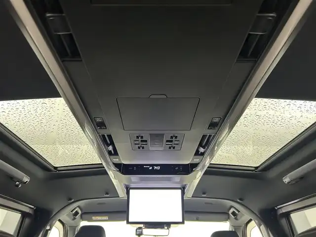 トヨタ アルファードハイブリット エグゼクティブ ラウンジ 千葉県 2023(令5)年 2.2万km プラチナホワイトパールマイカ 禁煙車/ワンオーナー/トヨタセーフティセンス/・プリクラッシュセーフティ/・プリクラッシュセーフティブレーキ/・クリアランスソナー/・レーンディパーチャーアラート/・ブラインドスポットモニター/・ヘッドアップディスプレイ/・レーダークルーズコントロール/・パーキングアシスト/左右独立ツインガラスルーフ/純正１３型フリップダウンモニター/JBLプレミアムサウンド/両側パワースライドドア/パワーバックドア/純正14インチディスプレイオーディオ（ナビ付き）/・USB/Bluetooth/フルセグTV/・全方位カメラ/・ビルトインETC2.0/・デジタルインナーミラー/革巻きステアリング/・ステアリングスイッチ/・ステアリングヒーター/・パドルシフト/レザーシート/・DNセカンドパワーシート/・D席メモリ付き/・DNセカンドシートヒーター/・DNセカンドエアーシート/置くだけ充電/AC100電源/純正フロアマット/純正１９インチAW/オートライト/・オートマチックハイビーム/・三眼LEDヘッドライト/・LEDフォグランプ