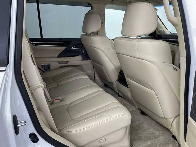 レクサス ＬＸ 570 新潟県 2016(平28)年 2.2万km ホワイトパールクリスタルシャイン ・4WD/・寒冷地仕様/・サンルーフ/・マークレビンソン/・メーカーナビ&CD&DVD&SD&BT&TV/・アラウンドビューモニター/・レクサスセーフティー/・プリクラッシュセーフティー/・LDA/RCTA/BSM/ACC/AHB/HUD/・クリアランスソナー/・ステアリングヒーター/・パワーバックドア/・パドルシフト/・ベージュレザーシート/・メモリ付パワーシート /・前席シートヒーター /・前席シートベンチレーション/・ステアリングヒーター/・マルチテレインセレクト/・クロールコントロール/・ヒルスタートアシストコントロール/・ビルトインETC2.0/・ヘッドライトクリーナー/・3眼LEDオートライト/・純正21インチAW