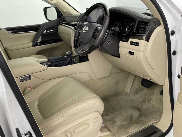レクサス ＬＸ 570 新潟県 2016(平28)年 2.2万km ホワイトパールクリスタルシャイン ・4WD/・寒冷地仕様/・サンルーフ/・マークレビンソン/・メーカーナビ&CD&DVD&SD&BT&TV/・アラウンドビューモニター/・レクサスセーフティー/・プリクラッシュセーフティー/・LDA/RCTA/BSM/ACC/AHB/HUD/・クリアランスソナー/・ステアリングヒーター/・パワーバックドア/・パドルシフト/・ベージュレザーシート/・メモリ付パワーシート /・前席シートヒーター /・前席シートベンチレーション/・ステアリングヒーター/・マルチテレインセレクト/・クロールコントロール/・ヒルスタートアシストコントロール/・ビルトインETC2.0/・ヘッドライトクリーナー/・3眼LEDオートライト/・純正21インチAW