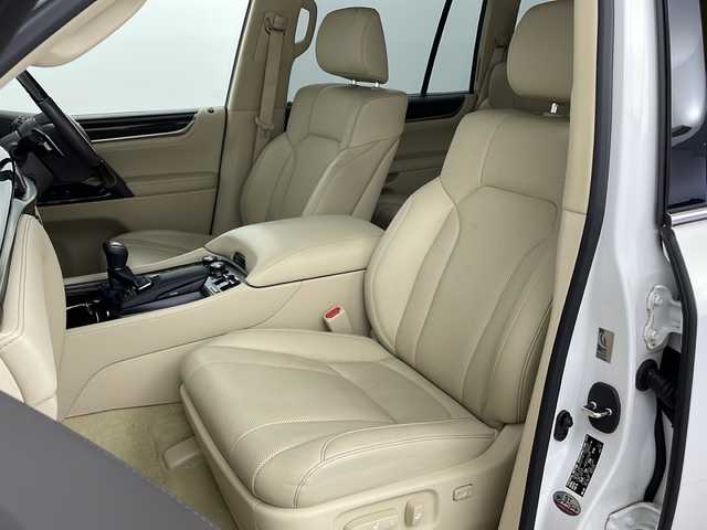 レクサス ＬＸ 570 新潟県 2016(平28)年 2.2万km ホワイトパールクリスタルシャイン ・4WD/・寒冷地仕様/・サンルーフ/・マークレビンソン/・メーカーナビ&CD&DVD&SD&BT&TV/・アラウンドビューモニター/・レクサスセーフティー/・プリクラッシュセーフティー/・LDA/RCTA/BSM/ACC/AHB/HUD/・クリアランスソナー/・ステアリングヒーター/・パワーバックドア/・パドルシフト/・ベージュレザーシート/・メモリ付パワーシート /・前席シートヒーター /・前席シートベンチレーション/・ステアリングヒーター/・マルチテレインセレクト/・クロールコントロール/・ヒルスタートアシストコントロール/・ビルトインETC2.0/・ヘッドライトクリーナー/・3眼LEDオートライト/・純正21インチAW
