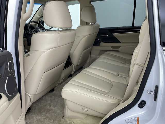レクサス ＬＸ 570 新潟県 2016(平28)年 2.2万km ホワイトパールクリスタルシャイン ・4WD/・寒冷地仕様/・サンルーフ/・マークレビンソン/・メーカーナビ&CD&DVD&SD&BT&TV/・アラウンドビューモニター/・レクサスセーフティー/・プリクラッシュセーフティー/・LDA/RCTA/BSM/ACC/AHB/HUD/・クリアランスソナー/・ステアリングヒーター/・パワーバックドア/・パドルシフト/・ベージュレザーシート/・メモリ付パワーシート /・前席シートヒーター /・前席シートベンチレーション/・ステアリングヒーター/・マルチテレインセレクト/・クロールコントロール/・ヒルスタートアシストコントロール/・ビルトインETC2.0/・ヘッドライトクリーナー/・3眼LEDオートライト/・純正21インチAW