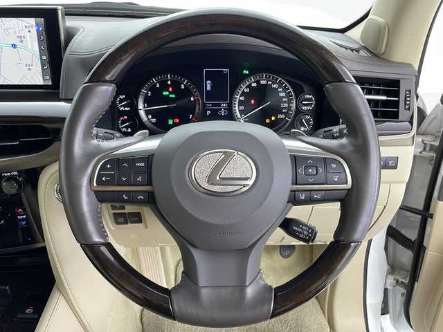 レクサス ＬＸ 570 新潟県 2016(平28)年 2.2万km ホワイトパールクリスタルシャイン ・4WD/・寒冷地仕様/・サンルーフ/・マークレビンソン/・メーカーナビ&CD&DVD&SD&BT&TV/・アラウンドビューモニター/・レクサスセーフティー/・プリクラッシュセーフティー/・LDA/RCTA/BSM/ACC/AHB/HUD/・クリアランスソナー/・ステアリングヒーター/・パワーバックドア/・パドルシフト/・ベージュレザーシート/・メモリ付パワーシート /・前席シートヒーター /・前席シートベンチレーション/・ステアリングヒーター/・マルチテレインセレクト/・クロールコントロール/・ヒルスタートアシストコントロール/・ビルトインETC2.0/・ヘッドライトクリーナー/・3眼LEDオートライト/・純正21インチAW