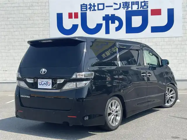 トヨタ ヴェルファイア 2．4Z プラチナセレⅡ ゴールド 佐賀県 2011(平23)年 13.3万km ブラック （株）IDOMが運営する【じしゃロン佐賀店】の自社ローン専用車両になります。こちらは現金またはオートローンご利用時の価格です。自社ローンご希望の方は別途その旨お申し付けください。/・８インチアルパインナビ　/・フリップダウンモニター　/・Wサンルーフ　/・両側電動スライドドア