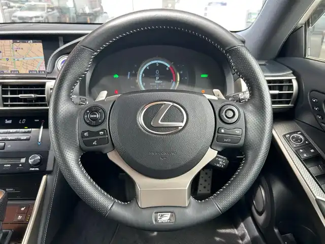 レクサス ＩＳ 300h Fスポーツ 富山県 2014(平26)年 12.7万km ホワイトノーヴァガラスフレーク メーカー純正ナビ/Bluetooth/CD/DVD/Blu-ray/USB入力端子/AUX入力端子/ＥＴＣ/フロント・バックカメラ/フルセグ/ドライブレコーダー/パワーシートD+N席/シートヒーターD+N席/エアーシートD+N席/ブラインドスポットモニター/パドルシフト/フロントフォグランプ/ハンドルスイッチ/プッシュスタート/スマートキー