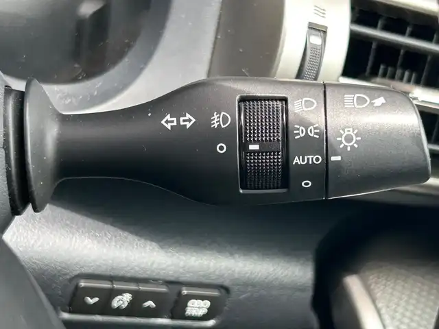 レクサス ＩＳ 300h Fスポーツ 富山県 2014(平26)年 12.7万km ホワイトノーヴァガラスフレーク メーカー純正ナビ/Bluetooth/CD/DVD/Blu-ray/USB入力端子/AUX入力端子/ＥＴＣ/フロント・バックカメラ/フルセグ/ドライブレコーダー/パワーシートD+N席/シートヒーターD+N席/エアーシートD+N席/ブラインドスポットモニター/パドルシフト/フロントフォグランプ/ハンドルスイッチ/プッシュスタート/スマートキー