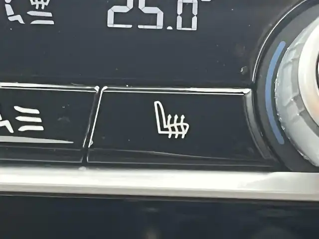 ＢＭＷ Ｘ３ xDrive20d Mスポーツ 静岡県 2020(令2)年 4.2万km アルピンホワイトⅢ ワンオーナー/ハイラインパッケージ/・ランバーサポート/・リヤシートヒーティング/・ヴァーネスカレザーシート/・ポプラグレーファインウッドインテリアトリム／パールクロームハイライト/電動パノラマガラスサンルーフ/アンビエントライト/M ライトアロイホイールダブルスポークスタイリング699M/BMWヘッドアップディスプレイ/ブラインドスポットアシスト/BMWライブコックピット/・12.3インチ マルチディスプレイメーターパネル/・10.25インチワイドコントロールディスプレイ/・HDDナビゲーションシステム/パーキングアシストプラス/・PDC/・パーキングアシスト/・トップビュー/・サイドビューカメラ/・リヤビューカメラ/ドライビングアシストプラス/・ACC/・ステアリング&レーンコントロールアシスト/・レーンディパーチャーウォーニング/・レーンチェンジウォーニング/・アクティブサイドコリジョンプロテクション/・前車接近警告機能/・衝突回避・被害軽減ブレーキ/・事故回避アシスト/・後車衝突警告機能/・クロストラフィックウォーニング/メモリー付パワーシート