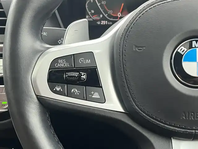 ＢＭＷ Ｘ３ xDrive20d Mスポーツ 静岡県 2020(令2)年 4.2万km アルピンホワイトⅢ ワンオーナー/ハイラインパッケージ/・ランバーサポート/・リヤシートヒーティング/・ヴァーネスカレザーシート/・ポプラグレーファインウッドインテリアトリム／パールクロームハイライト/電動パノラマガラスサンルーフ/アンビエントライト/M ライトアロイホイールダブルスポークスタイリング699M/BMWヘッドアップディスプレイ/ブラインドスポットアシスト/BMWライブコックピット/・12.3インチ マルチディスプレイメーターパネル/・10.25インチワイドコントロールディスプレイ/・HDDナビゲーションシステム/パーキングアシストプラス/・PDC/・パーキングアシスト/・トップビュー/・サイドビューカメラ/・リヤビューカメラ/ドライビングアシストプラス/・ACC/・ステアリング&レーンコントロールアシスト/・レーンディパーチャーウォーニング/・レーンチェンジウォーニング/・アクティブサイドコリジョンプロテクション/・前車接近警告機能/・衝突回避・被害軽減ブレーキ/・事故回避アシスト/・後車衝突警告機能/・クロストラフィックウォーニング/メモリー付パワーシート