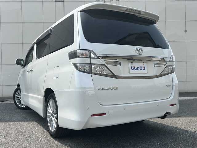 トヨタ ヴェルファイア 3．5Z 埼玉県 2013(平25)年 11.7万km ホワイトパールクリスタルシャイン (株)IDOMが運営する【じしゃロン熊谷店】の自社ローン専用車両になりますこちらは現金またはオートローンご利用時の価格です。自社ローンご希望の方は別途その旨お申付け下さい/純正ＳＤナビ（テレビ/DVD/CD/FM/AM)/Bluetoothオーディオ/前後ドライブレコーダー/ビルトインETC/後席モニター/バックモニター/クルーズコントロール/ABS/AFS/オートライト/横滑り防止装置/ハーフレザーシート/前後コーナーセンサー/両側パワースライド/スマートキー/ドアバイザー