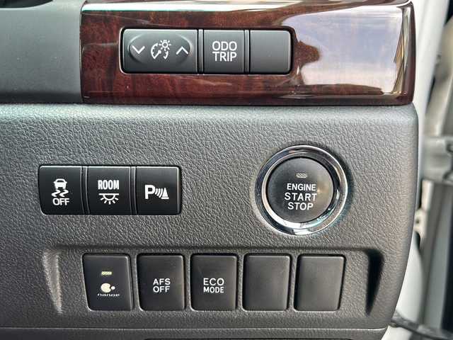 トヨタ ヴェルファイア 3．5Z 埼玉県 2013(平25)年 11.7万km ホワイトパールクリスタルシャイン (株)IDOMが運営する【じしゃロン熊谷店】の自社ローン専用車両になりますこちらは現金またはオートローンご利用時の価格です。自社ローンご希望の方は別途その旨お申付け下さい/純正ＳＤナビ（テレビ/DVD/CD/FM/AM)/Bluetoothオーディオ/前後ドライブレコーダー/ビルトインETC/後席モニター/バックモニター/クルーズコントロール/ABS/AFS/オートライト/横滑り防止装置/ハーフレザーシート/前後コーナーセンサー/両側パワースライド/スマートキー/ドアバイザー