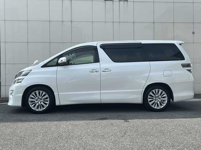 トヨタ ヴェルファイア 3．5Z 埼玉県 2013(平25)年 11.7万km ホワイトパールクリスタルシャイン (株)IDOMが運営する【じしゃロン熊谷店】の自社ローン専用車両になりますこちらは現金またはオートローンご利用時の価格です。自社ローンご希望の方は別途その旨お申付け下さい/純正ＳＤナビ（テレビ/DVD/CD/FM/AM)/Bluetoothオーディオ/前後ドライブレコーダー/ビルトインETC/後席モニター/バックモニター/クルーズコントロール/ABS/AFS/オートライト/横滑り防止装置/ハーフレザーシート/前後コーナーセンサー/両側パワースライド/スマートキー/ドアバイザー