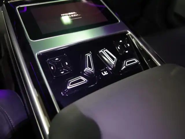 アウディ Ｓ８ クワトロ 兵庫県 2021(令3)年 4.1万km ミトスブラックメタリック パノラマサンルーフ/Bang & Olfsen 3D Advanced Sound System/レーザーライトパッケージ/アルカンタラヘッドライニング/アダプティブウインドウスクリーンワイパー/オプション２１インチアルミホイール/エアクオリティパッケージ/カラードブレーキキャリパーレッド/コンフォートパッケージ/バーチャルコックピット/純正ナビ/全方位カメラ/ヘッドアップディスプレイ/Apple Carplay/全席パワーシート/シートヒーター/ベンチレーター/電動トランクリッド/センターエアバッグ/本革シート