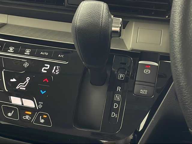 三菱 デリカミニ T プレミアム 宮城県 2023(令5)年 0.8万km オレンジ ４ＷＤ　/純正９インチナビ(AM/FM/BT/フルセグTV)/全方位モニター　/両側パワースライドドア　/デジタルインナーミラー/IC付ターボ　/ｅ－Ａｓｓｉｓｔ　/　・レーダークルーズコントロール　/　・車線維持支援機能　/　・衝突被害軽減ブレーキシステム/　・踏み間違い衝突防止アシスト/　・標識認識システム/　・先行車発進通知/　・ふらつき警報/　・横滑り防止装置/　・ヒルスタートアシスト/　・オートマチックハイビーム/オートライト/LEDライト/ヘッドライトレベライザー/フォグランプ/電動パーキングブレーキ/前後コーナーセンサー/純正アルミホイール/サイドバイザー/ステアリングスイッチ/レザーステアリング/ハーフレザーシート/プッシュスタート/スマートキー