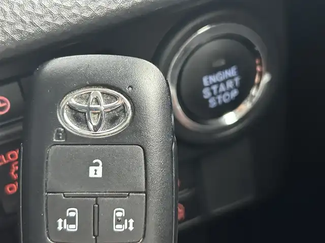 トヨタ ルーミー カスタムG 茨城県 2022(令4)年 0.8万km プラムブラウンパールクリスタルシャイン 純正ナビ/バックカメラ/ワンセグ/衝突被害軽減ブレーキ/車線逸脱抑制装置/レーダークルーズコントロール/オートマチックハイビーム/クリアランスソナー/両側電動スライドドア/ETC/ドラレコ/シートヒーター/純正15インチAW/LEDヘッドライト/スマートキー