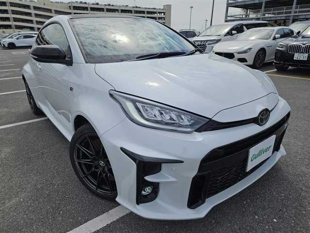 トヨタ ＧＲヤリス RZ ハイパフォーマンス 静岡県 2021(令3)年 5.5万km プラチナホワイトパールマイカ 〇ワンオーナー/〇純正8インチディスプレイオーディオ/〇フルセグTV/〇JBLサウンドシステム/〇バックカメラ/〇アイドリングストップ/〇セーフティセンス/・レーダークルーズコントロール/・プリクラッシュセーフティ/・オートマチックハイビーム/〇冷却スプレー機能付空冷インタークーラー/〇LEDヘッドランプ/〇純正18インチAW/〇革巻きステアリングホイール/〇ステアリングスイッチ/〇ステアリングヒーター/〇左右独立温度調整オートエアコン/〇シルバーステッチ入合皮/ウルトラスエードコンビシート/〇プレミアムスポーツシート（前席）/〇シートヒーター/〇ビルトインETC/〇ドライブレコーダー/〇スマートエントリー/スタートシステム/〇禁煙車
