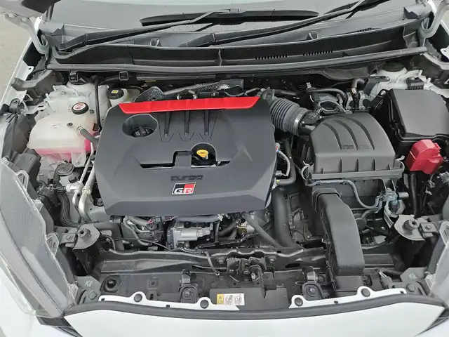 トヨタ ＧＲヤリス RZ ハイパフォーマンス 静岡県 2021(令3)年 5.5万km プラチナホワイトパールマイカ 〇ワンオーナー/〇純正8インチディスプレイオーディオ/〇フルセグTV/〇JBLサウンドシステム/〇バックカメラ/〇アイドリングストップ/〇セーフティセンス/・レーダークルーズコントロール/・プリクラッシュセーフティ/・オートマチックハイビーム/〇冷却スプレー機能付空冷インタークーラー/〇LEDヘッドランプ/〇純正18インチAW/〇革巻きステアリングホイール/〇ステアリングスイッチ/〇ステアリングヒーター/〇左右独立温度調整オートエアコン/〇シルバーステッチ入合皮/ウルトラスエードコンビシート/〇プレミアムスポーツシート（前席）/〇シートヒーター/〇ビルトインETC/〇ドライブレコーダー/〇スマートエントリー/スタートシステム/〇禁煙車