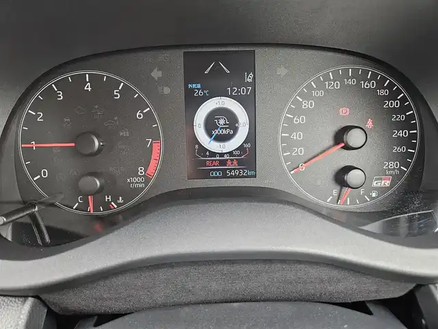 トヨタ ＧＲヤリス RZ ハイパフォーマンス 静岡県 2021(令3)年 5.5万km プラチナホワイトパールマイカ 〇ワンオーナー/〇純正8インチディスプレイオーディオ/〇フルセグTV/〇JBLサウンドシステム/〇バックカメラ/〇アイドリングストップ/〇セーフティセンス/・レーダークルーズコントロール/・プリクラッシュセーフティ/・オートマチックハイビーム/〇冷却スプレー機能付空冷インタークーラー/〇LEDヘッドランプ/〇純正18インチAW/〇革巻きステアリングホイール/〇ステアリングスイッチ/〇ステアリングヒーター/〇左右独立温度調整オートエアコン/〇シルバーステッチ入合皮/ウルトラスエードコンビシート/〇プレミアムスポーツシート（前席）/〇シートヒーター/〇ビルトインETC/〇ドライブレコーダー/〇スマートエントリー/スタートシステム/〇禁煙車