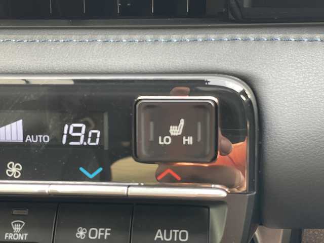 トヨタ ヴォクシー S－Z 愛知県 2023(令5)年 2.1万km アティチュードブラックマイカ 衝突軽減システム/純正10.5型ディズプレイオーディオ　ナビあり/フリップダウンモニター/全方位カメラ/両側パワースライドドア/シートヒーター/フルセグ/CD DVD/Bluetooth/バックカメラ/コーナーセンサー/ETC2.0/LEDヘッドライト/リアオートエアコン/ドライブレコーダー/ステアリングスイッチ/スマートキー/プッシュスタート