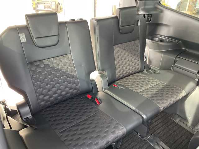 トヨタ ヴォクシー S－Z 愛知県 2023(令5)年 2.1万km アティチュードブラックマイカ 衝突軽減システム/純正10.5型ディズプレイオーディオ　ナビあり/フリップダウンモニター/全方位カメラ/両側パワースライドドア/シートヒーター/フルセグ/CD DVD/Bluetooth/バックカメラ/コーナーセンサー/ETC2.0/LEDヘッドライト/リアオートエアコン/ドライブレコーダー/ステアリングスイッチ/スマートキー/プッシュスタート