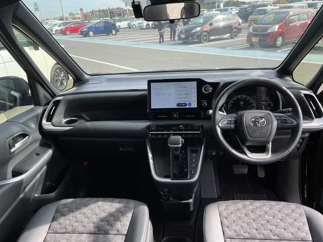 トヨタ ヴォクシー S－Z 愛知県 2023(令5)年 2.1万km アティチュードブラックマイカ 衝突軽減システム/純正10.5型ディズプレイオーディオ　ナビあり/フリップダウンモニター/全方位カメラ/両側パワースライドドア/シートヒーター/フルセグ/CD DVD/Bluetooth/バックカメラ/コーナーセンサー/ETC2.0/LEDヘッドライト/リアオートエアコン/ドライブレコーダー/ステアリングスイッチ/スマートキー/プッシュスタート