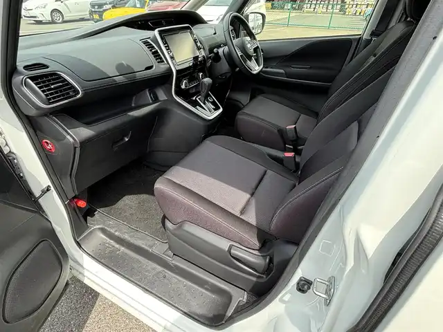 日産 セレナ ハイウェイスターVセレクションⅡ 大分県 2019(平31)年 7万km ブリリアントホワイトパール ・純正ナビ(CD.DVD.BT.SD)/・エマージェンシーブレーキ/・両側パワースライドドア/・コーナーセンサー/・ETC/・ドライブレコーダー/・クルーズコントロール/・パーキングアシスト/・ウォークスルー/・スマートキー/・純正ホイール