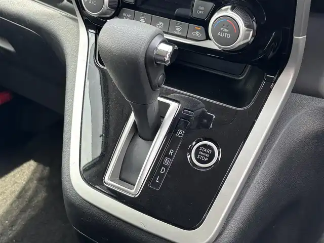 日産 セレナ ハイウェイスターVセレクションⅡ 大分県 2019(平31)年 7万km ブリリアントホワイトパール ・純正ナビ(CD.DVD.BT.SD)/・エマージェンシーブレーキ/・両側パワースライドドア/・コーナーセンサー/・ETC/・ドライブレコーダー/・クルーズコントロール/・パーキングアシスト/・ウォークスルー/・スマートキー/・純正ホイール