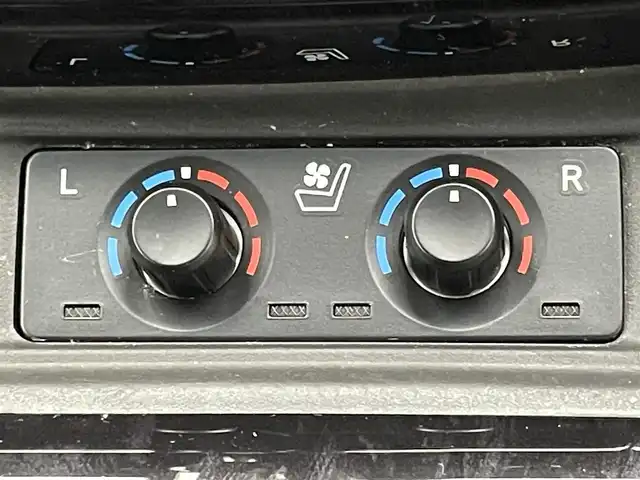 トヨタ ヴェルファイア Z Gエディション 岡山県 2019(平31)年 6万km ホワイトパールクリスタルシャイン 純正１０インチナビ/【Bluetooth/フルセグTV/CD/DVD】/合皮シート/衝突軽減ブレーキ/両側電動スライドドア/レーダークルーズコントロール/ビルトインＥＴＣ/ＬＥＤヘッドライト/前席シートヒーター/前席エアシート/ステアリングヒーター/バックカメラ/社外ドライブレコーダー（前後）/ブラインドスポットモニター/純正フロアマット/踏み間違い防止/レーンアシスト/横滑り防止/オートブレーキホールド/TVキャンセラー/ISOFIX/後席サンシェイド/ステアリングスイッチ/チルトステアリング/シートリフター/ウインカーミラー/ドアバイザー