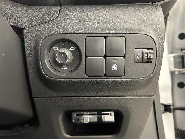 シトロエン Ｃ３ シャイン 岡山県 2022(令4)年 1.6万km 白 ワンオーナー/純正ディスプレイオーディオ/Apple Car Play/バックカメラ/クルーズコントロール/ブラインドスポットモニター/レーンディパーチャー/インテリジェントハイビーム/オートライト/ETC/LED/純正16インチAW