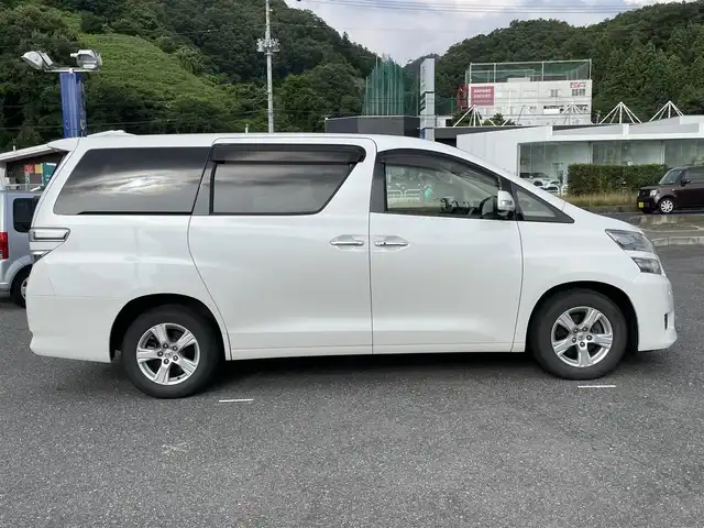 トヨタ ヴェルファイア 2．4X 山形県 2013(平25)年 9.7万km パール (株)IDOMが運営する【じしゃロン山形店】の自社ローン専用車両になります。/こちらは現金またはオートローンご利用時の価格です。/自社ローンご希望の方は別途その旨お申付け下さい。/carrozzeriaナビ/（DISC/MSV/FM/AM/DTV/SD/Bluetooth）/ビルトインETC/片側パワースライドドア/ALLパワーウィンドウ/４WD/フリップダウンモニター/バックカメラ/ステアリングスイッチ/デアイサー/ウィンカーミラー/スマートキー/プッシュスタート/ISOFIX/フォグランプ/ECO MODE