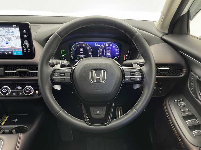 ホンダ ＺＲ－Ｖ ハイブリッド e:HEV Z 長野県 2023(令5)年 1.9万km プラチナホワイトパール 4WD/BOSEプレミアムサウンド/純正メモリナビ&フルセグTV&USB&BT/ホンダセンシング/アダプティブクルーズコントロール/路外逸脱警報/衝突軽減ブレーキ/踏み間違い防止/ブラインドスポットインフォメーション/社外前後ドライブレコーダー/パワーバックドア/レザーシート/前席シートヒーター/前席パワーシート/運転席シートメモリ/ステアリングスイッチ/ステアリングヒーター/パドルシフト/全方位カメラ/ビルトインETC2.0/LEDヘッドライト/オートライト/電動格納ミラー/ウィンカーミラー/ドアミラーヒーター/電動ホールド/ブレーキホールド/純正18インチAW装着/純正フロアマット/社外ドアバイザー/プッシュスタート/スマートキー