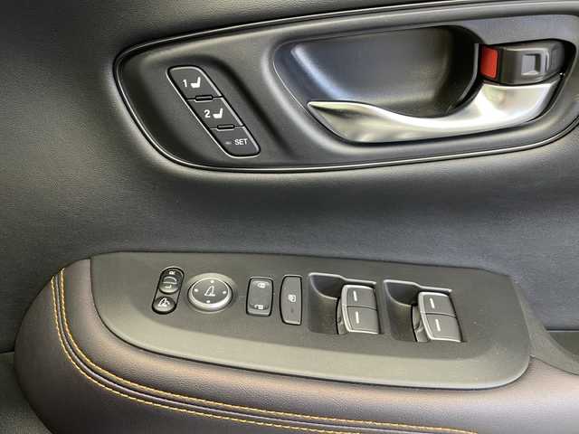 ホンダ ＺＲ－Ｖ ハイブリッド e:HEV Z 長野県 2023(令5)年 1.9万km プラチナホワイトパール 4WD/BOSEプレミアムサウンド/純正メモリナビ&フルセグTV&USB&BT/ホンダセンシング/アダプティブクルーズコントロール/路外逸脱警報/衝突軽減ブレーキ/踏み間違い防止/ブラインドスポットインフォメーション/社外前後ドライブレコーダー/パワーバックドア/レザーシート/前席シートヒーター/前席パワーシート/運転席シートメモリ/ステアリングスイッチ/ステアリングヒーター/パドルシフト/全方位カメラ/ビルトインETC2.0/LEDヘッドライト/オートライト/電動格納ミラー/ウィンカーミラー/ドアミラーヒーター/電動ホールド/ブレーキホールド/純正18インチAW装着/純正フロアマット/社外ドアバイザー/プッシュスタート/スマートキー