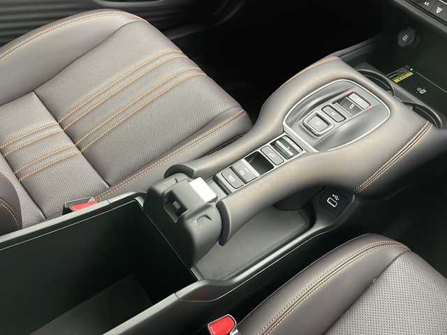 ホンダ ＺＲ－Ｖ ハイブリッド e:HEV Z 長野県 2023(令5)年 1.9万km プラチナホワイトパール 4WD/BOSEプレミアムサウンド/純正メモリナビ&フルセグTV&USB&BT/ホンダセンシング/アダプティブクルーズコントロール/路外逸脱警報/衝突軽減ブレーキ/踏み間違い防止/ブラインドスポットインフォメーション/社外前後ドライブレコーダー/パワーバックドア/レザーシート/前席シートヒーター/前席パワーシート/運転席シートメモリ/ステアリングスイッチ/ステアリングヒーター/パドルシフト/全方位カメラ/ビルトインETC2.0/LEDヘッドライト/オートライト/電動格納ミラー/ウィンカーミラー/ドアミラーヒーター/電動ホールド/ブレーキホールド/純正18インチAW装着/純正フロアマット/社外ドアバイザー/プッシュスタート/スマートキー