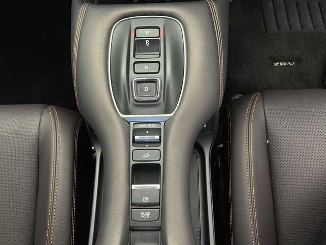 ホンダ ＺＲ－Ｖ ハイブリッド e:HEV Z 長野県 2023(令5)年 1.9万km プラチナホワイトパール 4WD/BOSEプレミアムサウンド/純正メモリナビ&フルセグTV&USB&BT/ホンダセンシング/アダプティブクルーズコントロール/路外逸脱警報/衝突軽減ブレーキ/踏み間違い防止/ブラインドスポットインフォメーション/社外前後ドライブレコーダー/パワーバックドア/レザーシート/前席シートヒーター/前席パワーシート/運転席シートメモリ/ステアリングスイッチ/ステアリングヒーター/パドルシフト/全方位カメラ/ビルトインETC2.0/LEDヘッドライト/オートライト/電動格納ミラー/ウィンカーミラー/ドアミラーヒーター/電動ホールド/ブレーキホールド/純正18インチAW装着/純正フロアマット/社外ドアバイザー/プッシュスタート/スマートキー