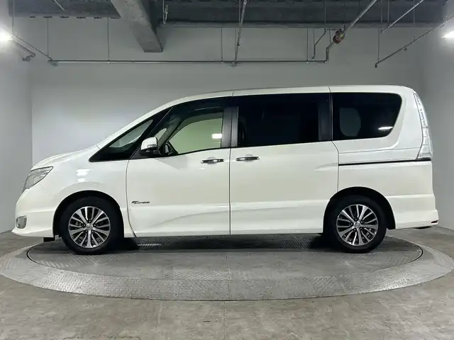 日産 セレナ HWS S HV Vセレ +Sefty Aセーフ 神奈川県 2015(平27)年 7.4万km ブリリアントホワイトパール 純正8インチSDナビ　【MM514D-L】/-CD/DVD/Bluetooth/SD/フルセグTV/アラウンドビューモニター/フリップダウンモニター/両側パワースライドドア　/エマージェンシーブレーキ　/車線警報　/踏み間違い衝突防止アシスト　/ふらつき警報　/クルーズコントロール　/LEDヘッドライト　/フォグランプ　/ビルトインETC