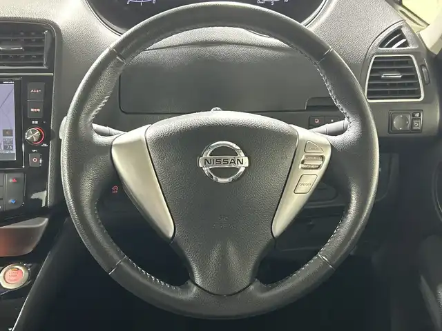 日産 セレナ HWS S HV Vセレ +Sefty Aセーフ 神奈川県 2015(平27)年 7.4万km ブリリアントホワイトパール 純正8インチSDナビ　【MM514D-L】/-CD/DVD/Bluetooth/SD/フルセグTV/アラウンドビューモニター/フリップダウンモニター/両側パワースライドドア　/エマージェンシーブレーキ　/車線警報　/踏み間違い衝突防止アシスト　/ふらつき警報　/クルーズコントロール　/LEDヘッドライト　/フォグランプ　/ビルトインETC