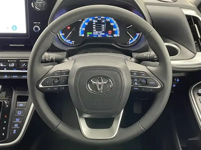 トヨタ ノア ハイブリッド S－Z 愛知県 2023(令5)年 1.8万km スパークリングブラックパールクリスタルシャイン 純正10型DAナビ/電動ステップ/快適利便pkg/電動リアゲート/2列目オットマン/禁煙車/3眼LEDヘッドライト/シートヒーター/ステアリングヒーター/HDMI接続/Android Auto＆AppleCarplay/ETC2.0/バックカメラ/ハーフレザーシート/トヨタセーフティセンス