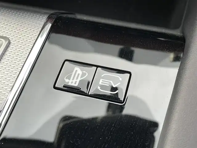 三菱 アウトランダー ＰＨＥＶ P 東京都 2024(令6)年 0.4万km ホワイトダイヤモンド 電動パノラマサンルーフ/BOSEサウンド/ e-Assist/・衝突被害軽減ブレーキシステム/・踏み間違い衝突防止アシスト/・車線逸脱防止支援機能/・ブラインドスポットアシスト/・ヘッドアップディスプレイ/・マイパイロット/・マルチアラウンドモニター/純正ナビ/フルセグTV/ワイヤレス充電器/セミアニリンレザーシート/メモリー機能付きパワーシート/ランバーサポート (リフレッシュ機能)/シートヒーター/ステアリングヒーター/エレクトリックテールゲート/後席ロールサンシェード/アダプティブLEDヘッドライト/20インチ純正アルミホイール/スマートキー