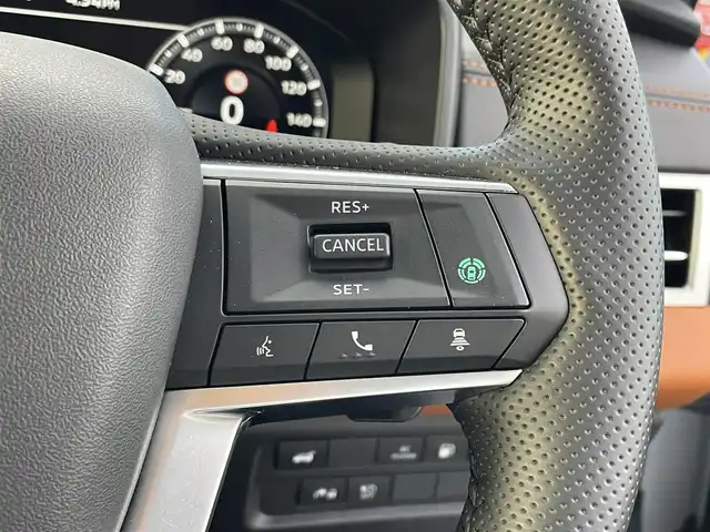 三菱 アウトランダー ＰＨＥＶ P 東京都 2024(令6)年 0.4万km ホワイトダイヤモンド 電動パノラマサンルーフ/BOSEサウンド/ e-Assist/・衝突被害軽減ブレーキシステム/・踏み間違い衝突防止アシスト/・車線逸脱防止支援機能/・ブラインドスポットアシスト/・ヘッドアップディスプレイ/・マイパイロット/・マルチアラウンドモニター/純正ナビ/フルセグTV/ワイヤレス充電器/セミアニリンレザーシート/メモリー機能付きパワーシート/ランバーサポート (リフレッシュ機能)/シートヒーター/ステアリングヒーター/エレクトリックテールゲート/後席ロールサンシェード/アダプティブLEDヘッドライト/20インチ純正アルミホイール/スマートキー