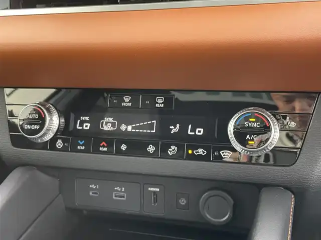 三菱 アウトランダー ＰＨＥＶ P 東京都 2024(令6)年 0.4万km ホワイトダイヤモンド 電動パノラマサンルーフ/BOSEサウンド/ e-Assist/・衝突被害軽減ブレーキシステム/・踏み間違い衝突防止アシスト/・車線逸脱防止支援機能/・ブラインドスポットアシスト/・ヘッドアップディスプレイ/・マイパイロット/・マルチアラウンドモニター/純正ナビ/フルセグTV/ワイヤレス充電器/セミアニリンレザーシート/メモリー機能付きパワーシート/ランバーサポート (リフレッシュ機能)/シートヒーター/ステアリングヒーター/エレクトリックテールゲート/後席ロールサンシェード/アダプティブLEDヘッドライト/20インチ純正アルミホイール/スマートキー