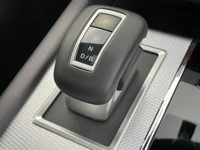 三菱 アウトランダー ＰＨＥＶ P 東京都 2024(令6)年 0.4万km ホワイトダイヤモンド 電動パノラマサンルーフ/BOSEサウンド/ e-Assist/・衝突被害軽減ブレーキシステム/・踏み間違い衝突防止アシスト/・車線逸脱防止支援機能/・ブラインドスポットアシスト/・ヘッドアップディスプレイ/・マイパイロット/・マルチアラウンドモニター/純正ナビ/フルセグTV/ワイヤレス充電器/セミアニリンレザーシート/メモリー機能付きパワーシート/ランバーサポート (リフレッシュ機能)/シートヒーター/ステアリングヒーター/エレクトリックテールゲート/後席ロールサンシェード/アダプティブLEDヘッドライト/20インチ純正アルミホイール/スマートキー