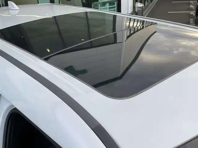 三菱 アウトランダー ＰＨＥＶ P 東京都 2024(令6)年 0.4万km ホワイトダイヤモンド 電動パノラマサンルーフ/BOSEサウンド/ e-Assist/・衝突被害軽減ブレーキシステム/・踏み間違い衝突防止アシスト/・車線逸脱防止支援機能/・ブラインドスポットアシスト/・ヘッドアップディスプレイ/・マイパイロット/・マルチアラウンドモニター/純正ナビ/フルセグTV/ワイヤレス充電器/セミアニリンレザーシート/メモリー機能付きパワーシート/ランバーサポート (リフレッシュ機能)/シートヒーター/ステアリングヒーター/エレクトリックテールゲート/後席ロールサンシェード/アダプティブLEDヘッドライト/20インチ純正アルミホイール/スマートキー