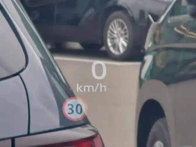 三菱 アウトランダー ＰＨＥＶ P 東京都 2024(令6)年 0.4万km ホワイトダイヤモンド 電動パノラマサンルーフ/BOSEサウンド/ e-Assist/・衝突被害軽減ブレーキシステム/・踏み間違い衝突防止アシスト/・車線逸脱防止支援機能/・ブラインドスポットアシスト/・ヘッドアップディスプレイ/・マイパイロット/・マルチアラウンドモニター/純正ナビ/フルセグTV/ワイヤレス充電器/セミアニリンレザーシート/メモリー機能付きパワーシート/ランバーサポート (リフレッシュ機能)/シートヒーター/ステアリングヒーター/エレクトリックテールゲート/後席ロールサンシェード/アダプティブLEDヘッドライト/20インチ純正アルミホイール/スマートキー