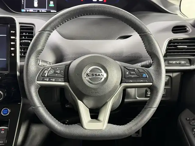 日産 セレナ e－パワー ハイウェイスター V 大阪府 2022(令4)年 1万km ブリリアントホワイトパール 2トーン ProPILOT 純正9incナビTV 360カメラ フリップダウンモニター デジタルインナーミラー レーダークルコン 衝突軽減ブレーキ レーンアシスト ブラインドSM 両側ハンズフリーパワースライドドア ドライブレコーダー ETC